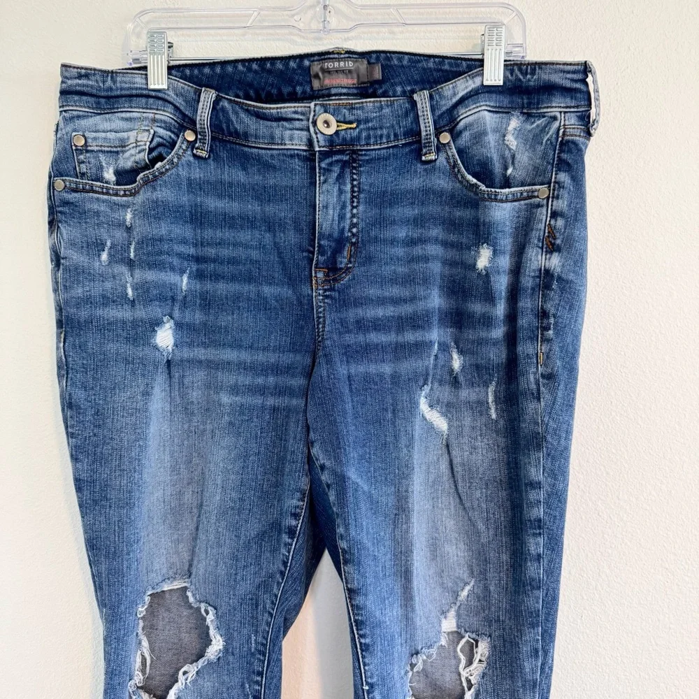 Torrid Boyfriend Straight Distressed Jeans Size 16 Short - Picture 2 of 8